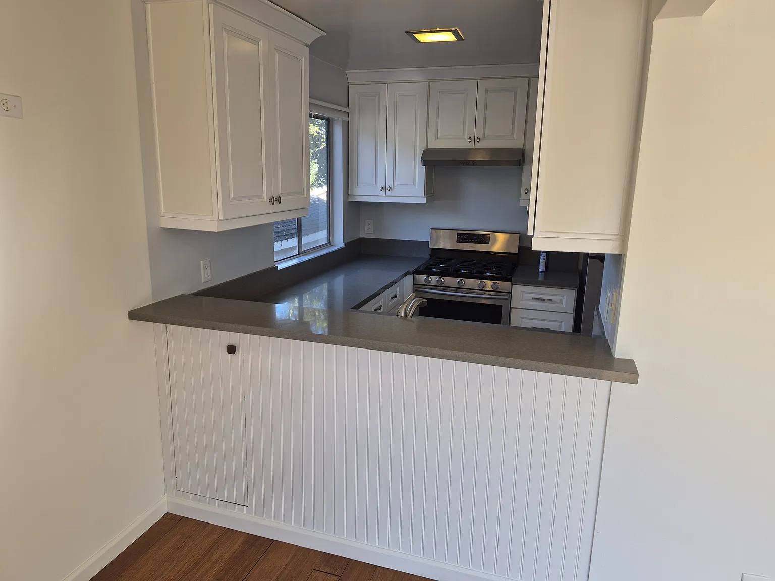 2 bed, 850 sqft, $2,700 — Photo 2