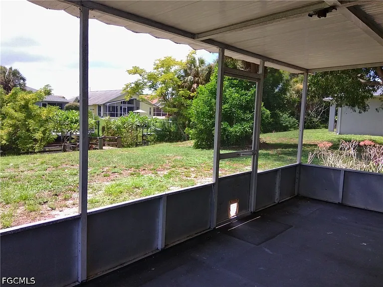 893 Iris Dr — Photo 23