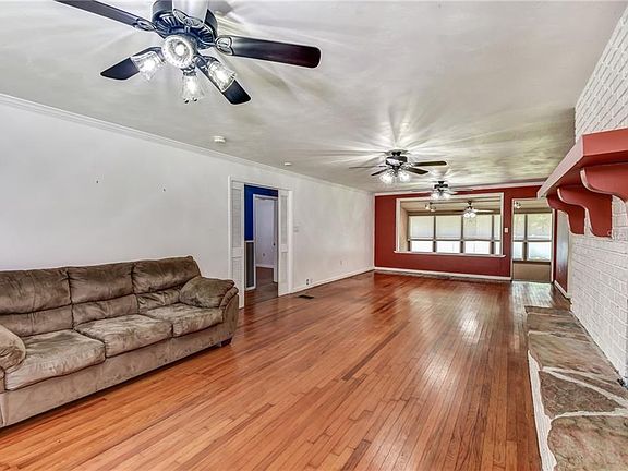 2nd image of 702 E Kentucky Ave