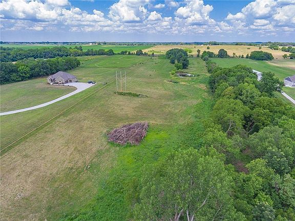 Homes seen in photo are neighboring lots.**