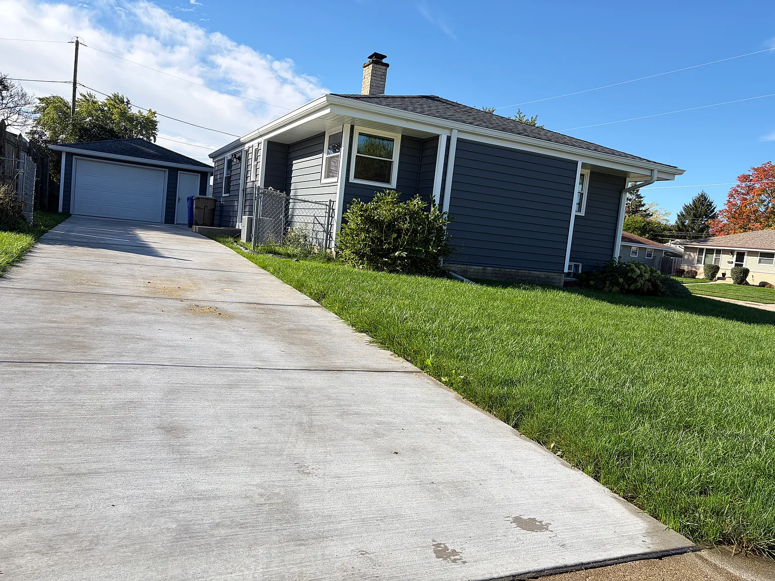 3 bed, 1323 sqft, $2,445 — Photo 4