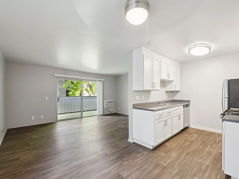 Kentwood Apartments — Photo 13