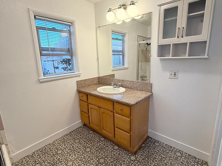 441 W 16th St — Photo 3