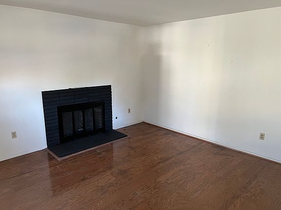 5th image of 220 Lilac Ct #1