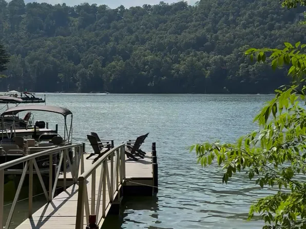 975 Glenshore Dr #1, Cullowhee, NC 28723