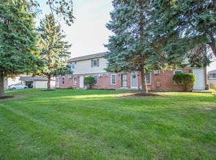 5369 Cresthaven Ln, Toledo, OH 43614