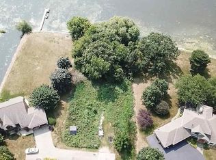 Edgewood Ln, Oshkosh, WI 54904