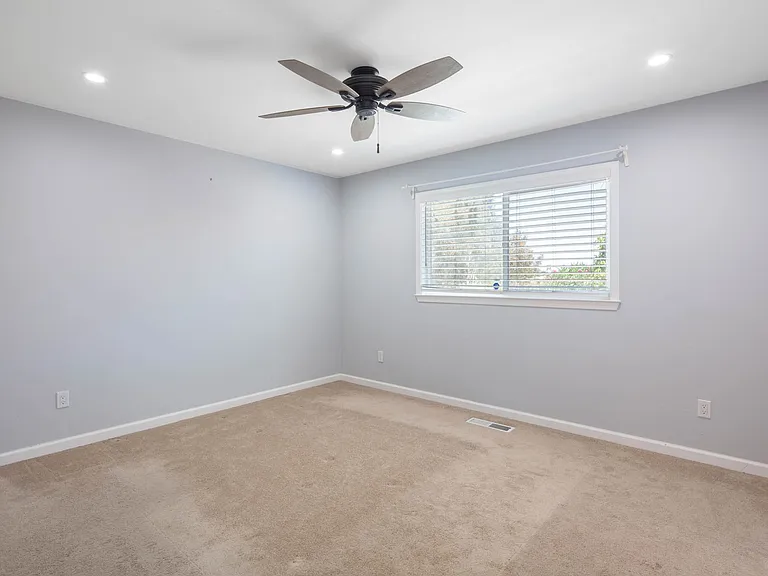 2225 Mount Whitney Dr — Photo 17