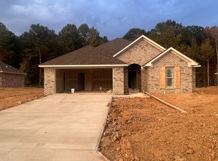 262 Chartleigh Cir, Canton, MS 39046