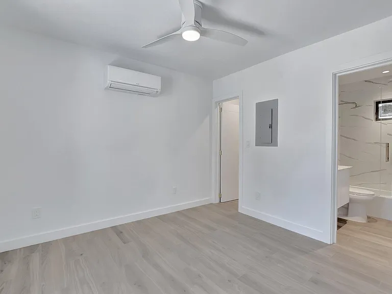 1361 SE 4th St #3 — Photo 18