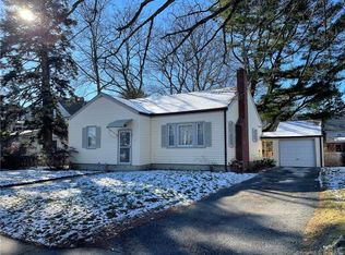 707 Ocean Ave, New London, CT 06320