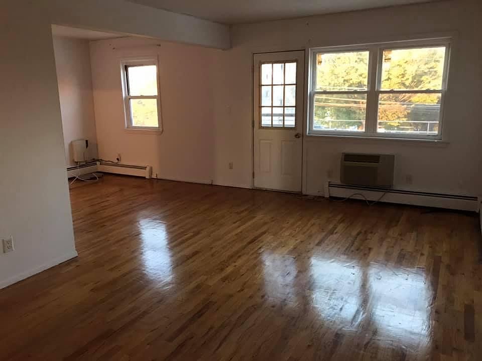 1st image of 1462 Clintonville St #2