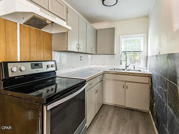 5th image of 2722 E 6th St