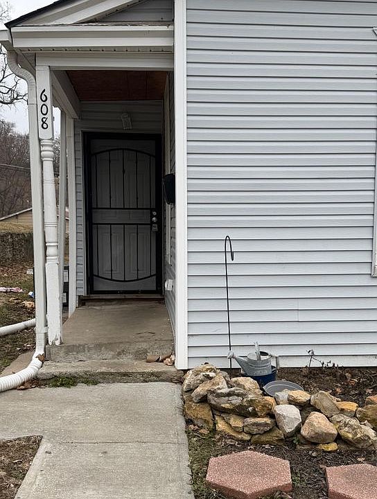 1st image of 608 E Missouri Ave