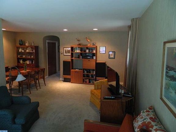 3rd image of 8805 Winchester Ave