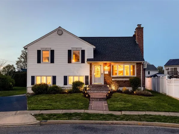 3801 Plainedge Court, Levittown, NY 11756