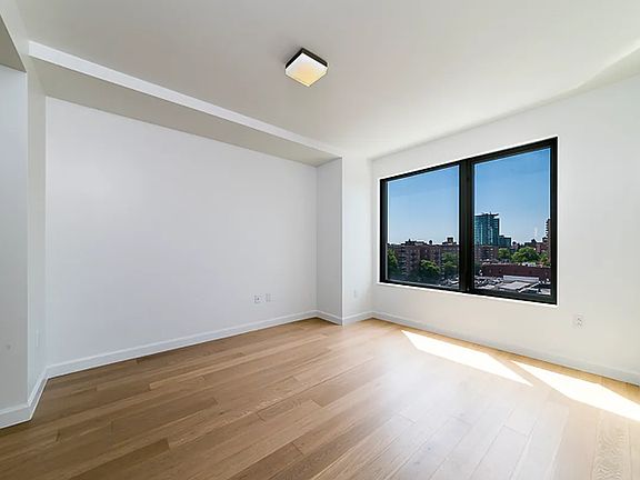 3rd image of 13835 39th Ave APT 14B