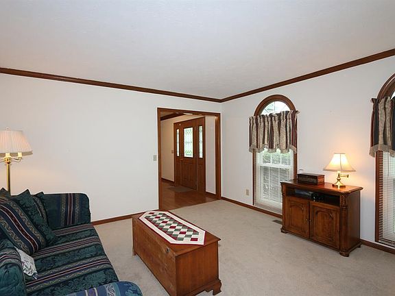 4th image of 8256 Eastdale Dr