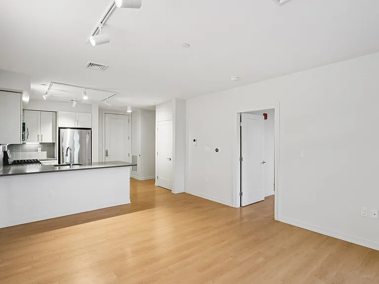 Park77 Apartments — Photo 81
