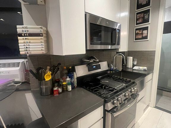 2nd image of 221 E 11th St APT 1D
