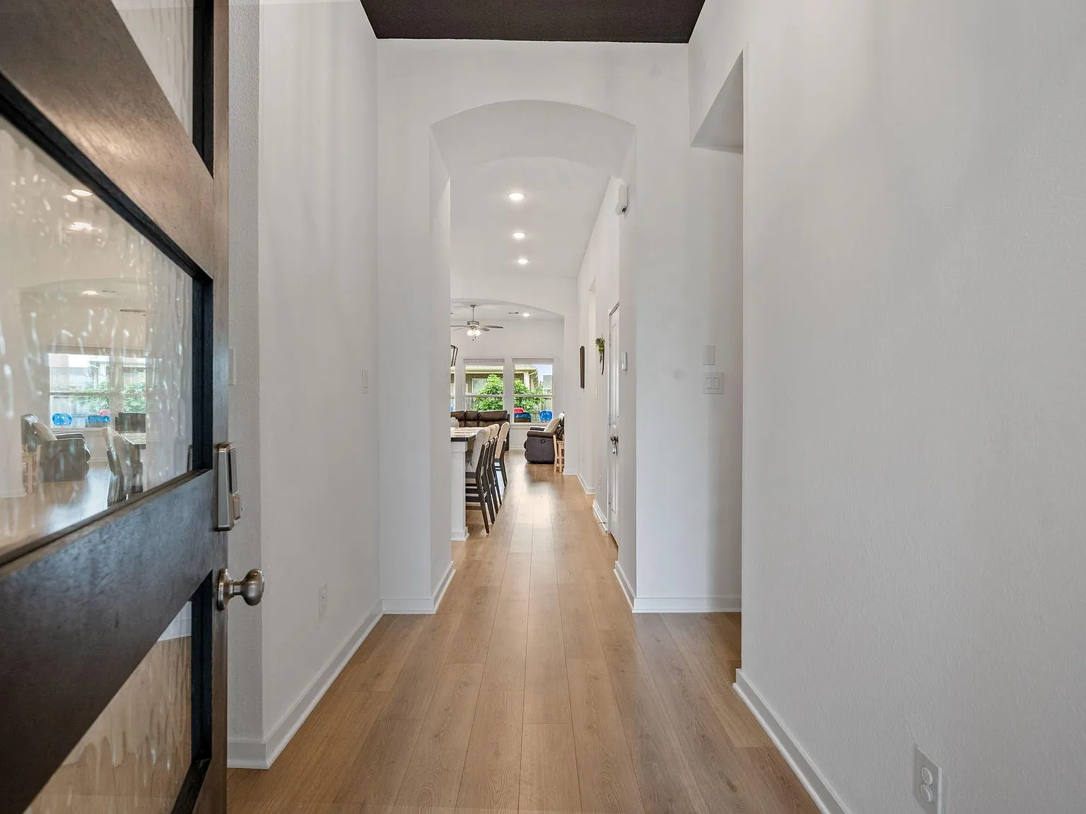 4 bed, 3.0 bath, 1941 sqft, $2,850 — Photo 2