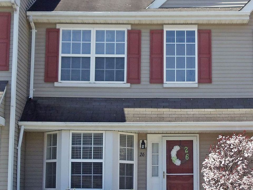 26 Horseshoe Dr front