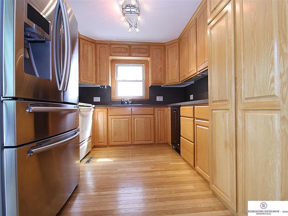5th image of 9720 Nina St