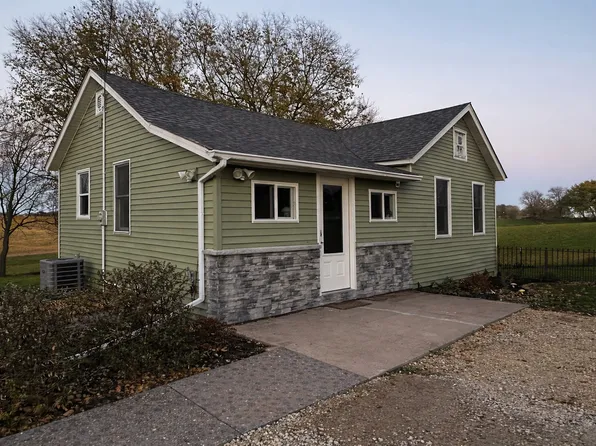 25004 195th St, Bettendorf, IA 52722