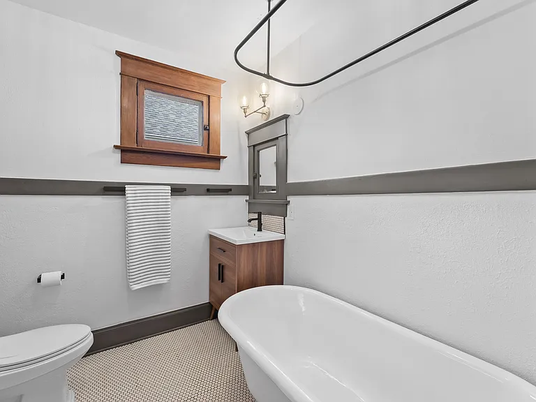 127 S Pearl St — Photo 36
