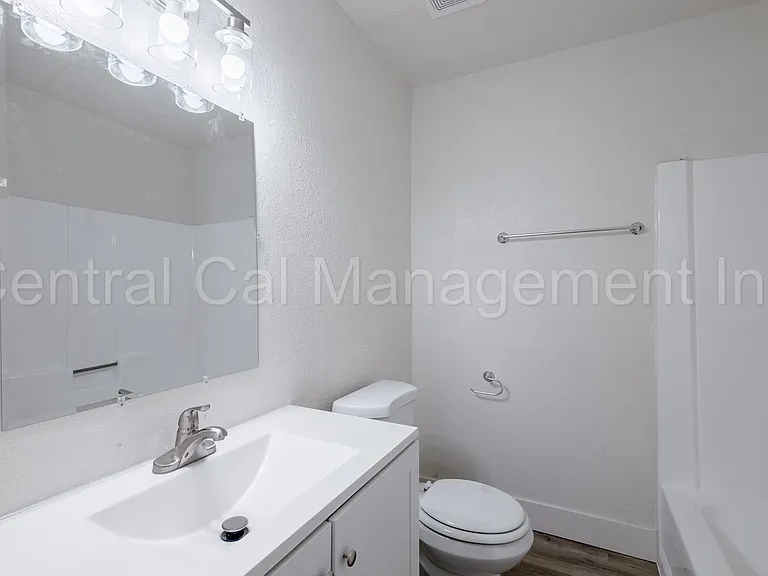 1244 Virginia Ave — Photo 10