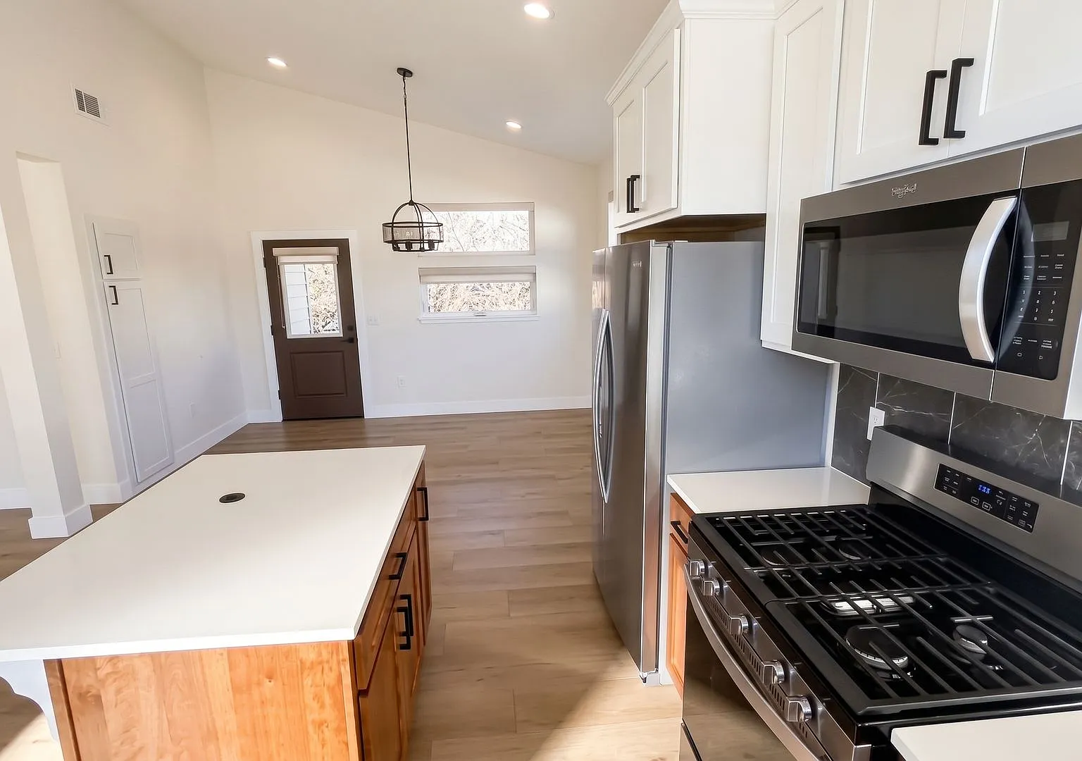 Senior Living Community (55+) - Built In 2021 - High End 2/2 Home With Full Access To Onsite Recr... — Photo 4