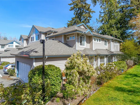 4619 Elk Lake Dr #9, Saanich, BC V8Z 5M2