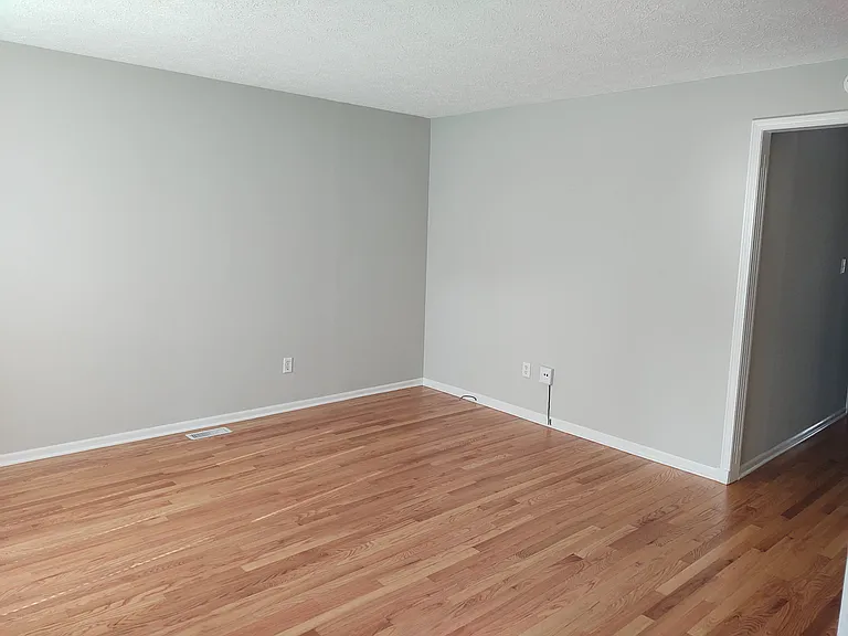 6019 Kingsley Dr — Photo 2