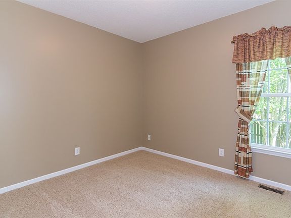 4th image of 102 Briarwood Ct
