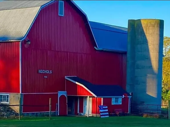 3425 E Bacon Rd, Hillsdale, MI 49242