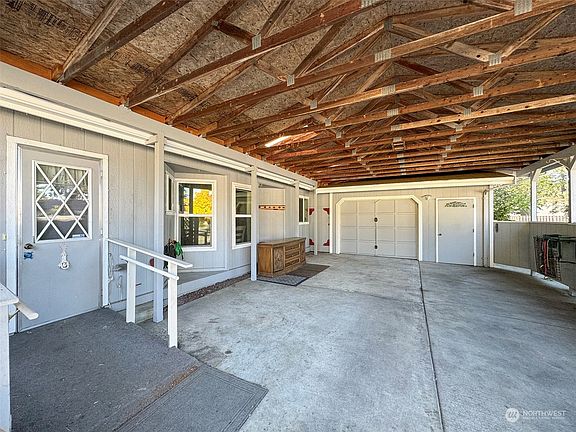3rd image of 200 Parkwood Boulevard