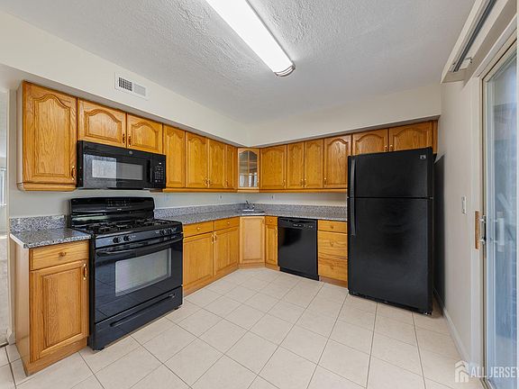 4th image of 1807 Muriel Ct