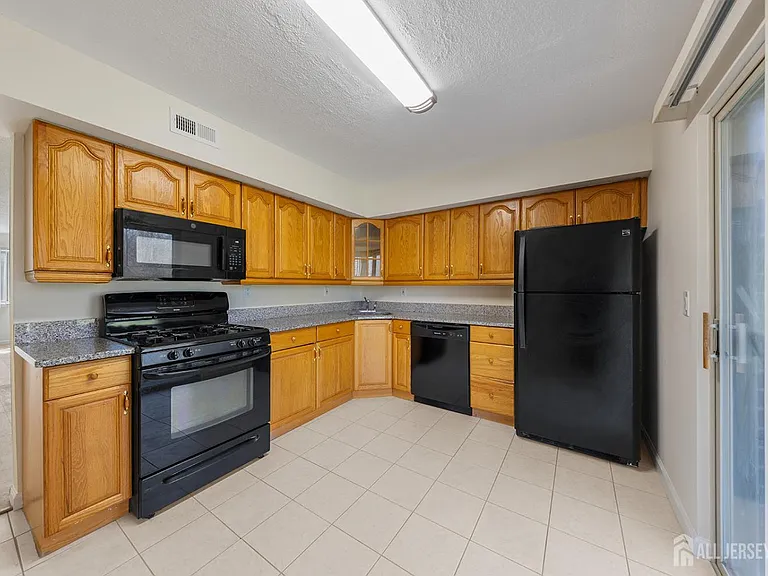 1807 Muriel Ct — Photo 4