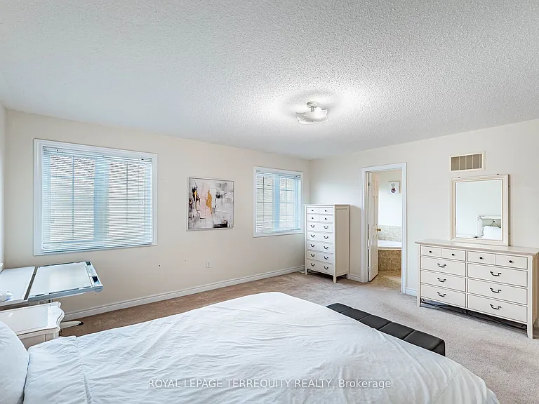 3926 Candlelight Dr — Photo 38