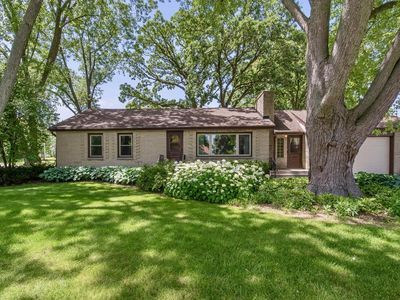 5375 S Tuckaway DRIVE, Greenfield, WI, 53221