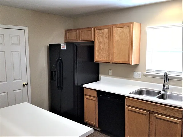 7636 Hidden Creek Dr — Photo 3