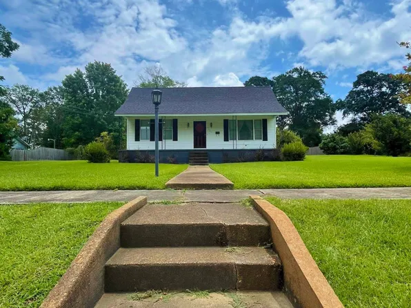 422 Speedway Ave, Winona, MS 38967