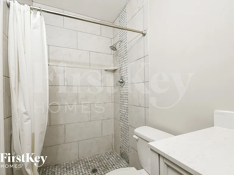 2080 Bishop Dr — Photo 10