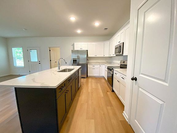 5th image of 67 Oak Ave