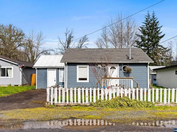 2220 Nandina St, Sweet Home, OR 97386