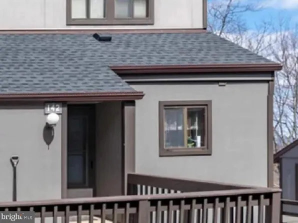 142 Cross Country Ln, Tannersville, PA 18372