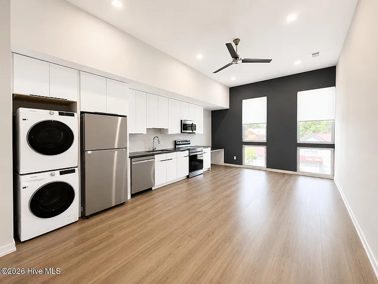 1102 Castle St #303 — Photo 3