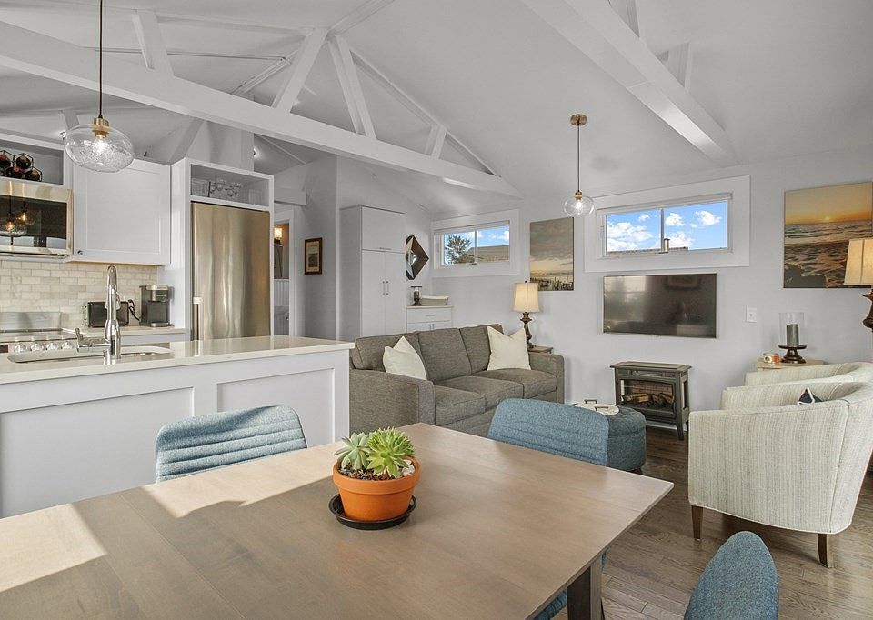 331 Commercial St 4, Provincetown, MA 02657 Zillow