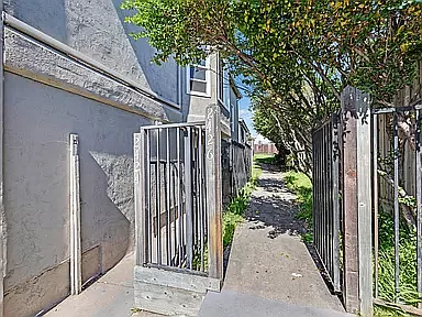 Private entrance to the unit
