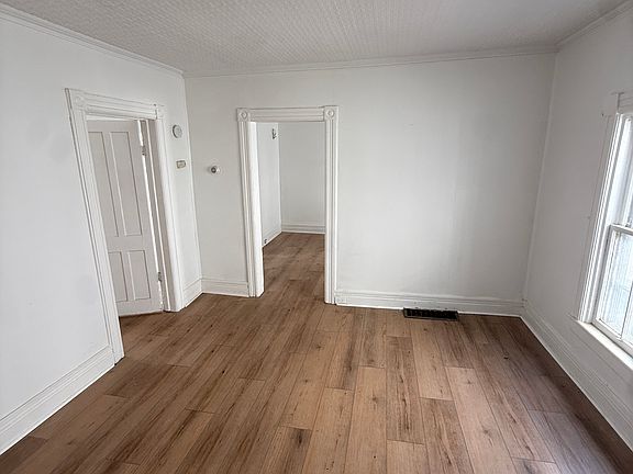 2nd image of 29 Mechanic St #1